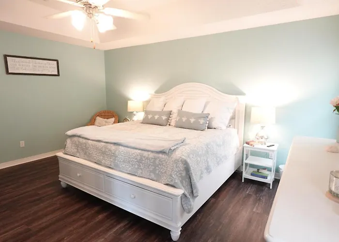 Holiday home Still Waters, Pool, Great For Families! Pensacola